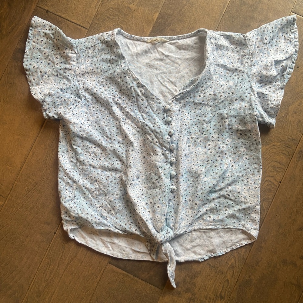 Blue/white floral top